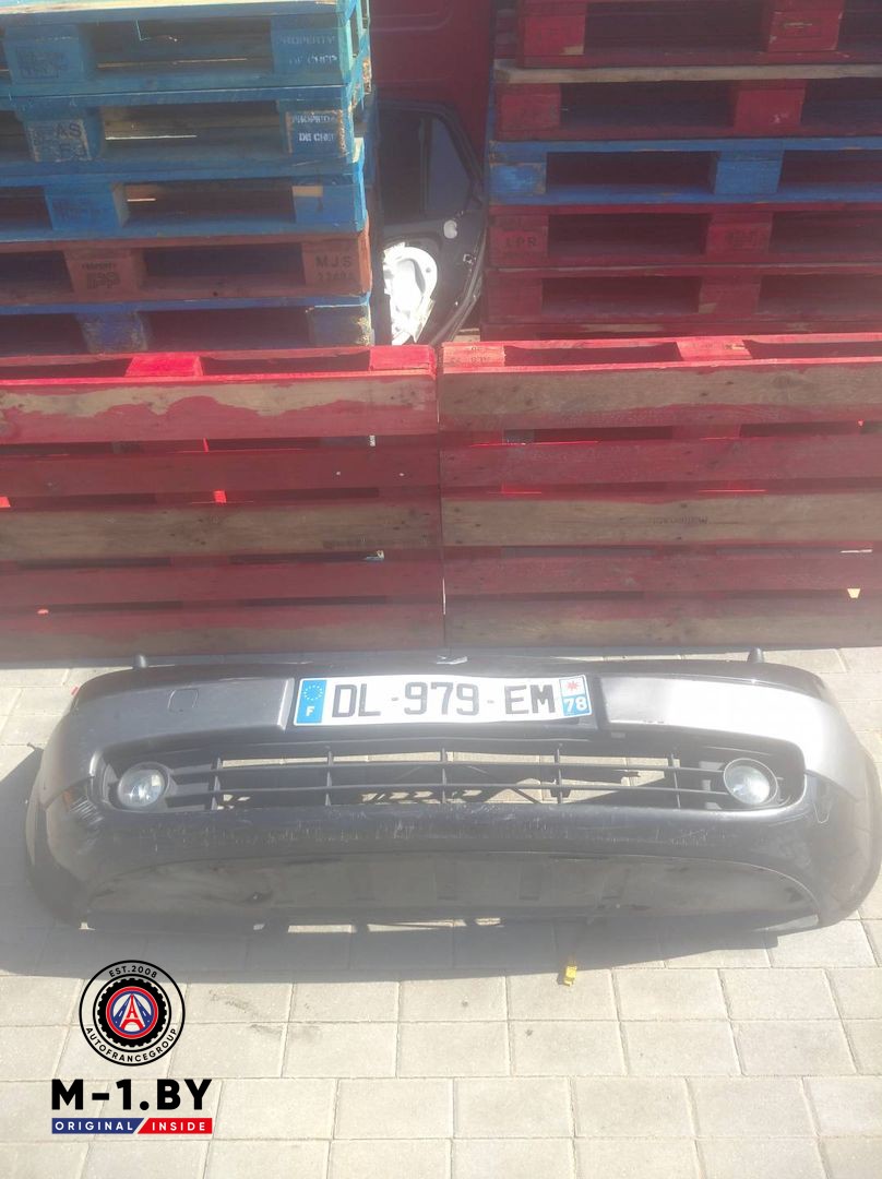 бампер передний Renault Scenic 2 поколение (2003 - 2006)