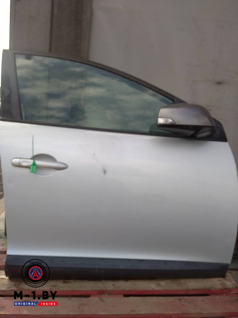 дверь передняя правая Renault Megane 3 поколение (2008 - 2014)