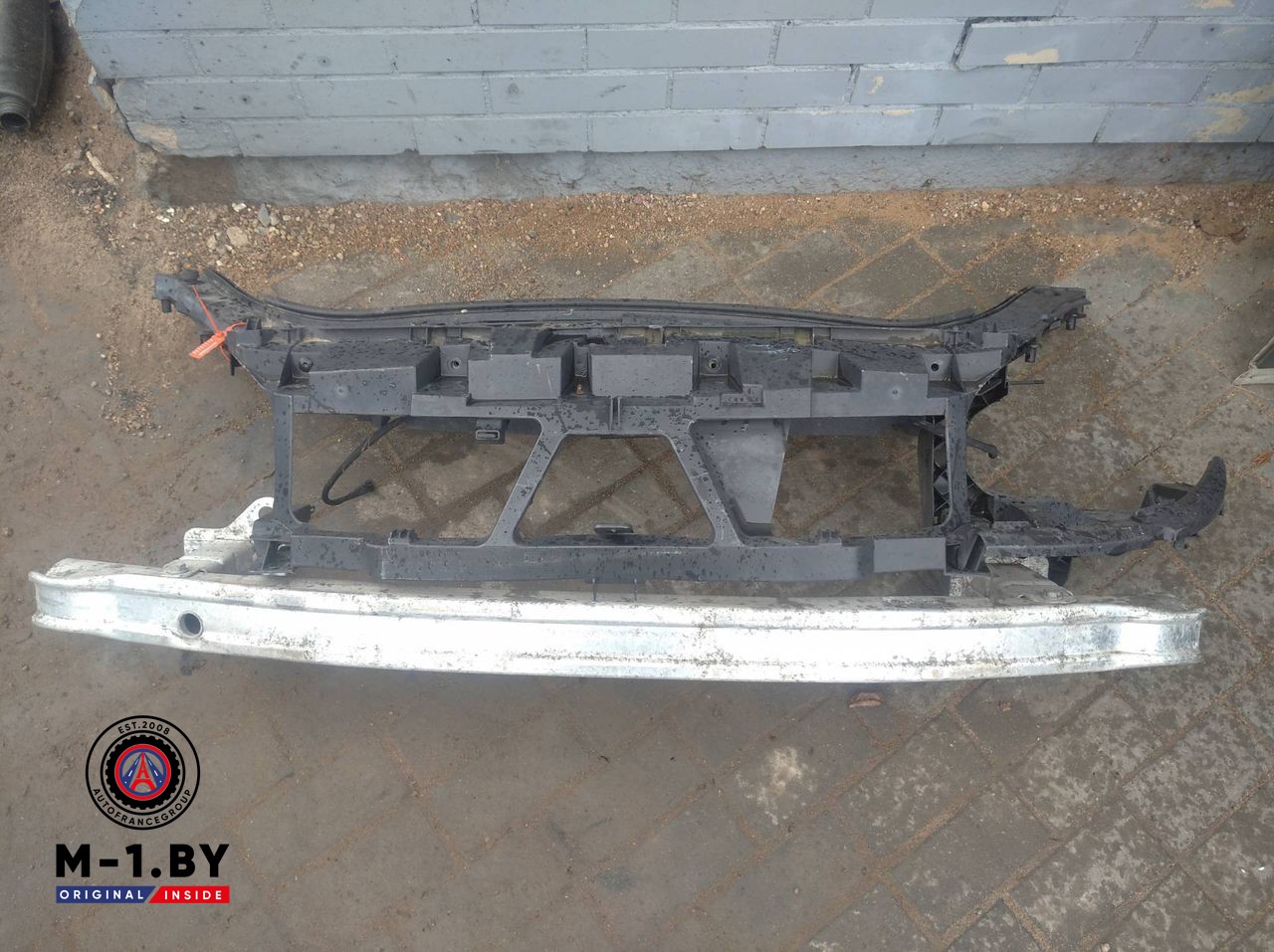 передняя панель крепления облицовки (телевизор) Renault Scenic 2 поколение (2003 - 2006)