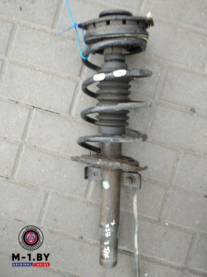 стойка передняя правая Renault Megane 2 поколение (2002 - 2006), 1.9 л., дизель
