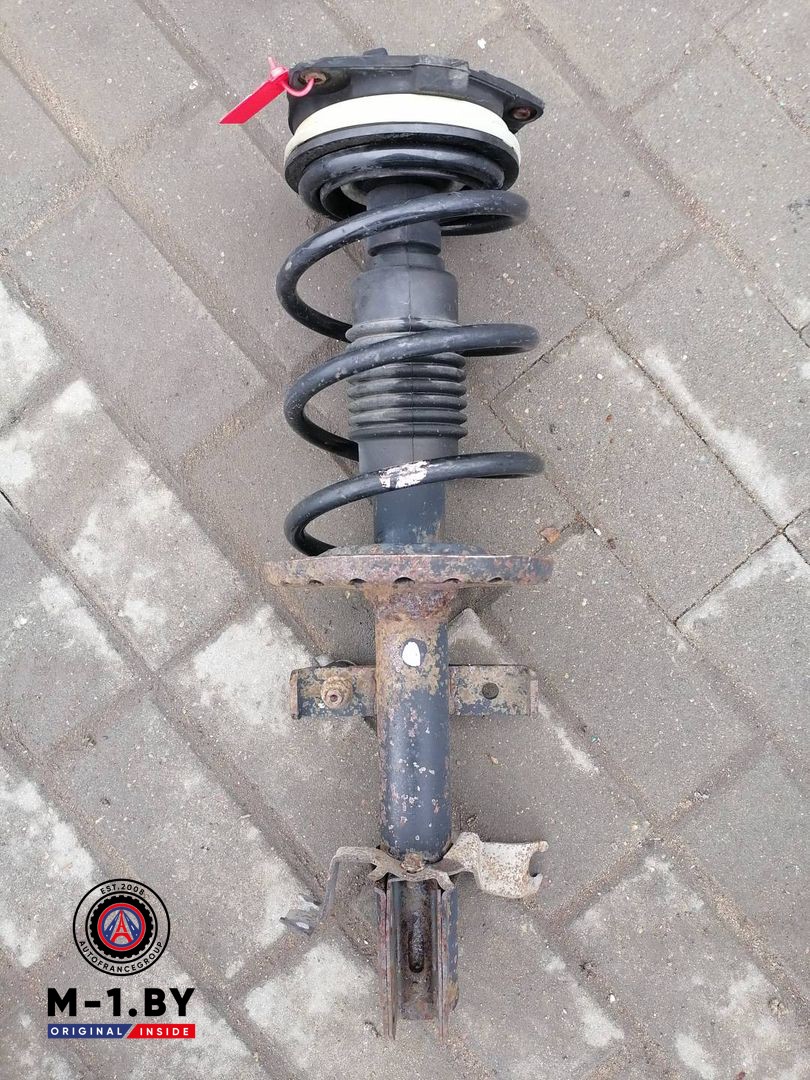 стойка передняя правая Renault Clio 3 поколение (2005 - 2009), 1.5 л., дизель