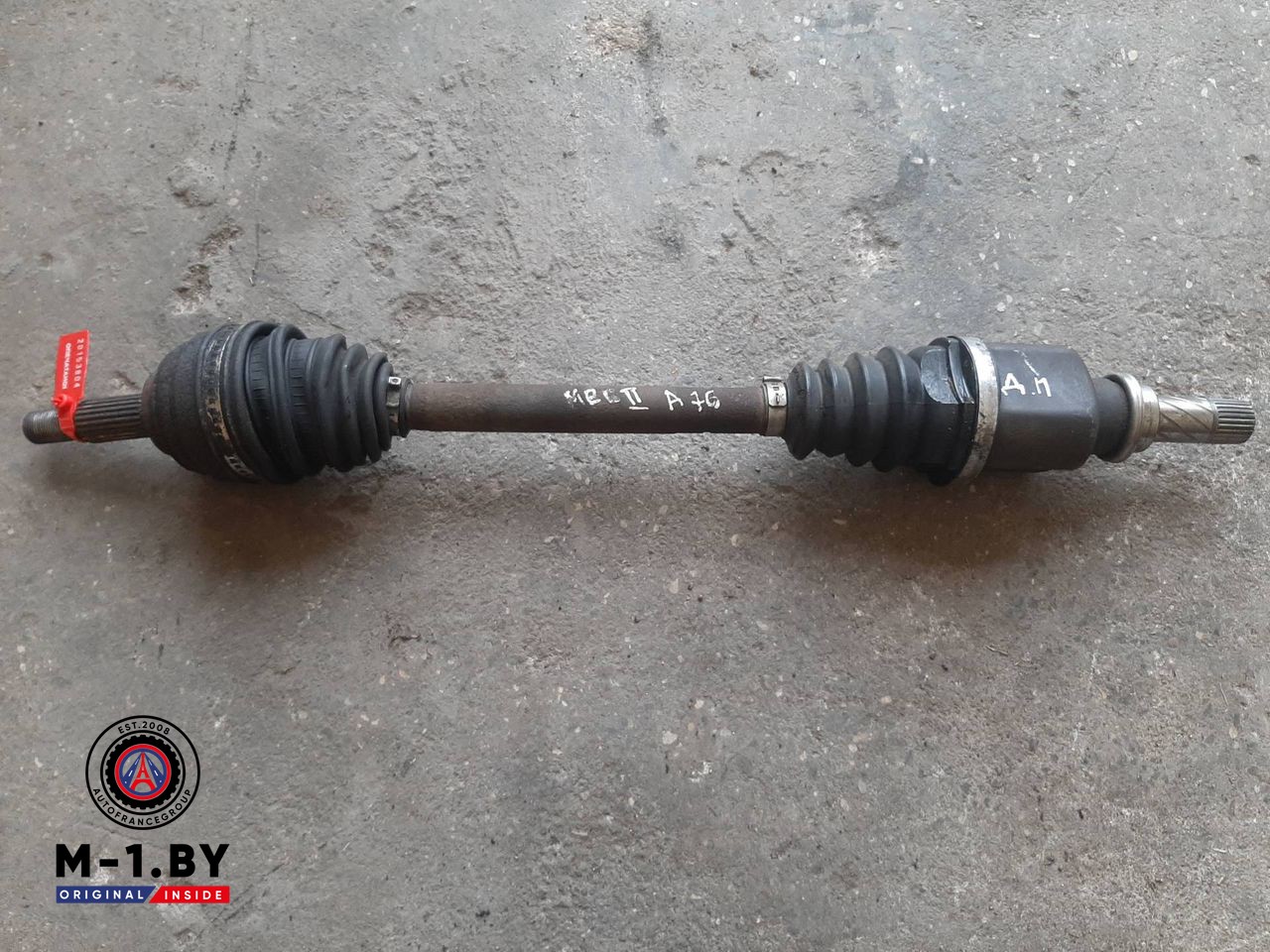 полуось передняя левая (приводной вал, ШРУС) Renault Megane 2 поколение (2002 - 2006), 1.6 л., бензин