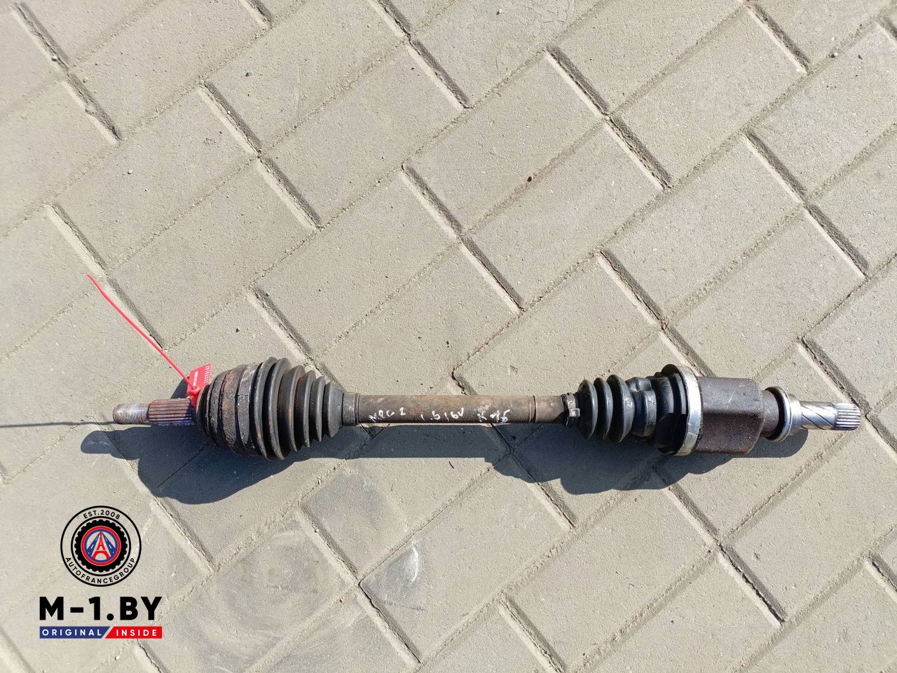 полуось передняя левая (приводной вал, ШРУС) Renault Megane 2 поколение (2002 - 2006), 1.6 л., бензин