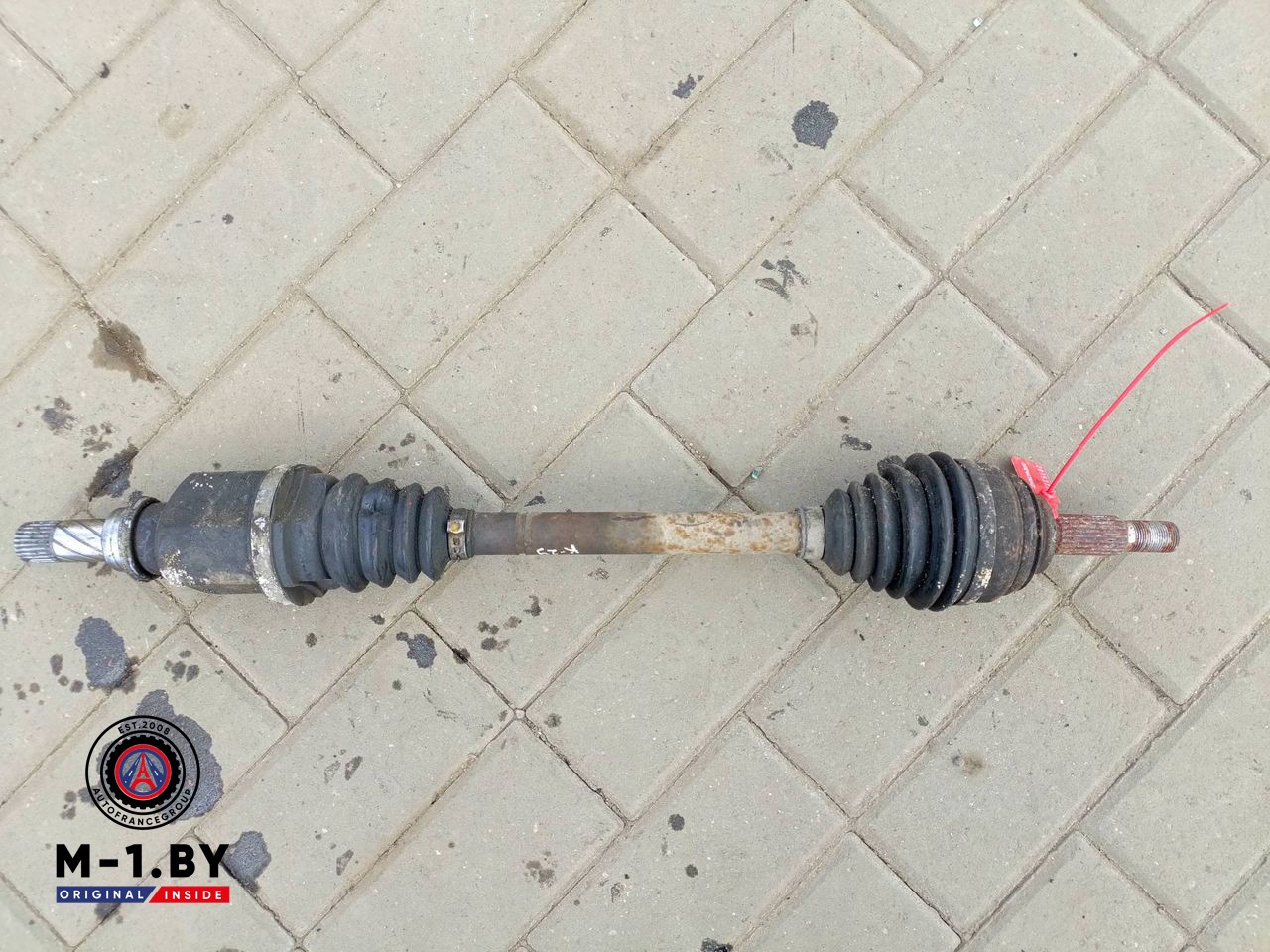полуось передняя левая (приводной вал, ШРУС) Renault Megane 2 поколение (2002 - 2006), 1.6 л., бензин