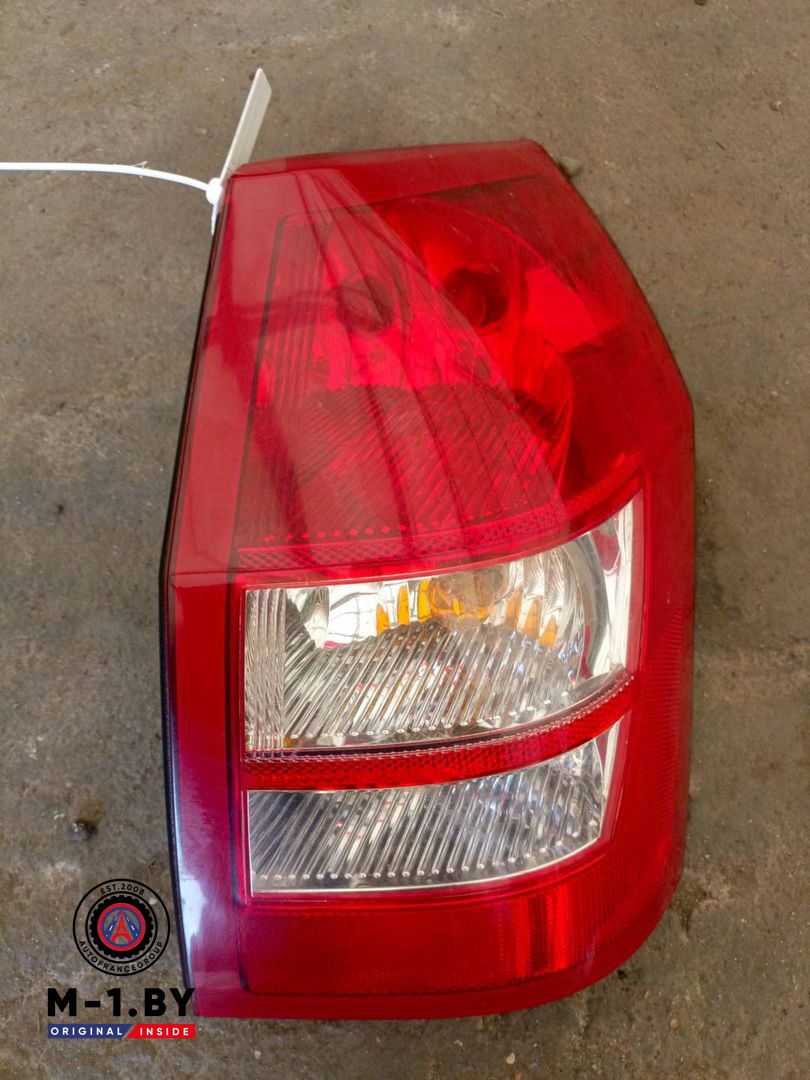фонарь задний правый Chrysler 300C 1 поколение (2004 - 2011)