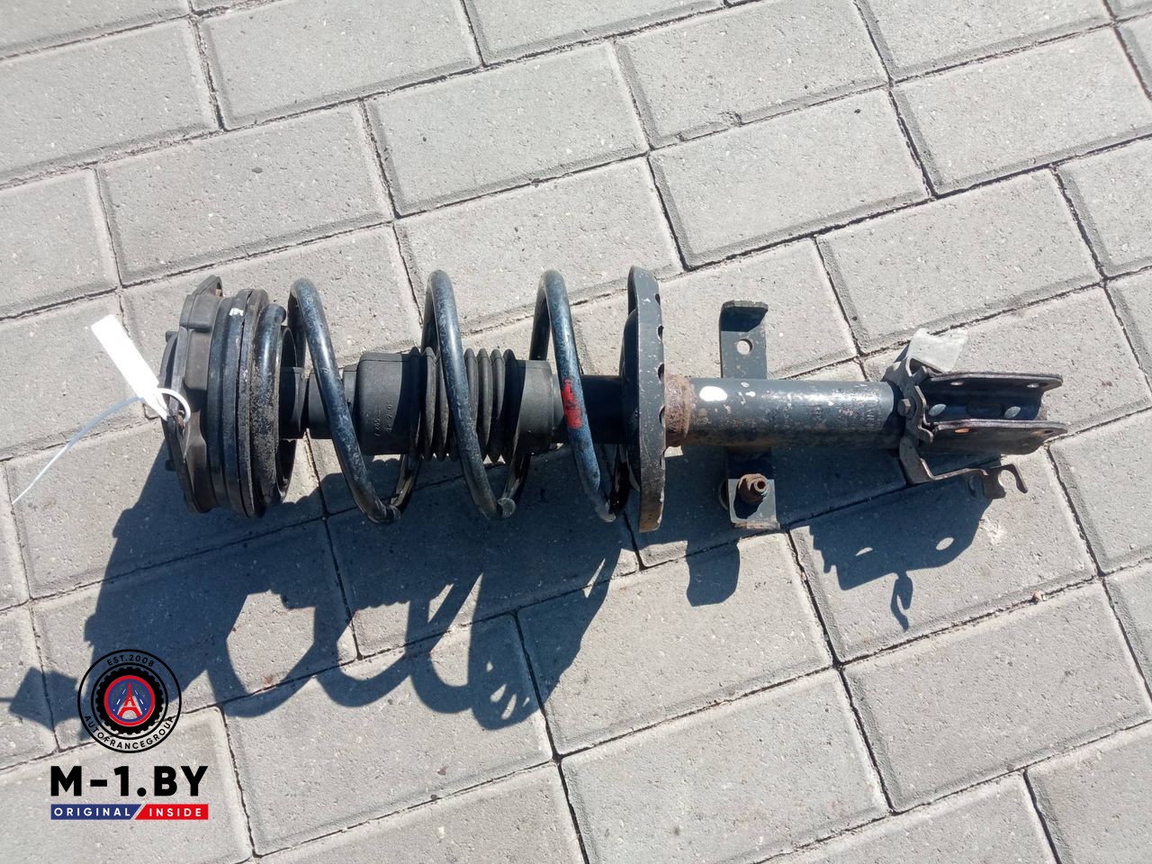 стойка передняя правая Renault Clio 3 поколение (2005 - 2009), 8200556694