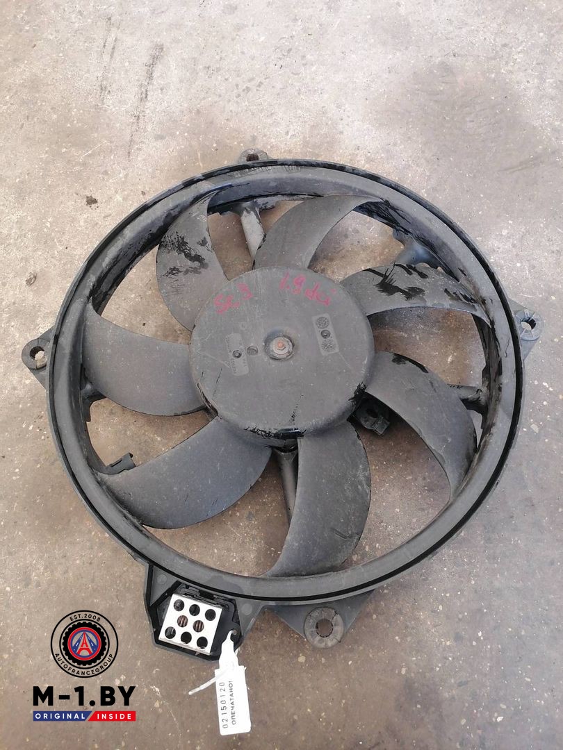 вентилятор радиатора Renault Scenic 3 поколение (2009 - 2012), 1.9 л., дизель, 214812415R