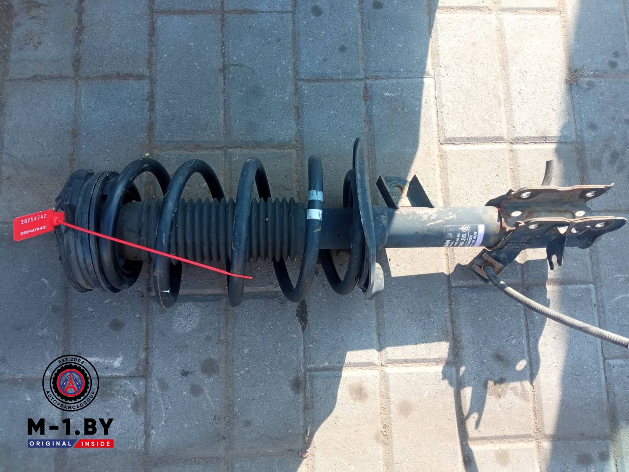 стойка передняя правая Nissan Qashqai 1 поколение (2006 - 2010)