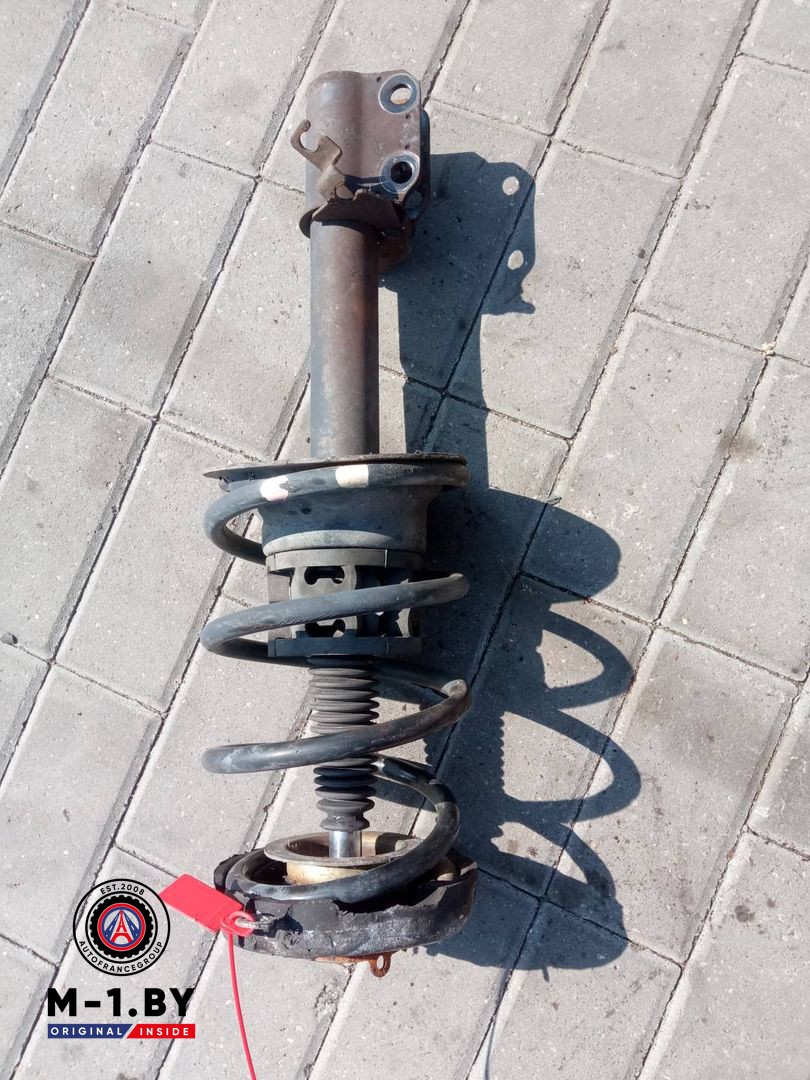 стойка передняя левая Renault Scenic 1 поколение (1996 - 1999), 7700840234