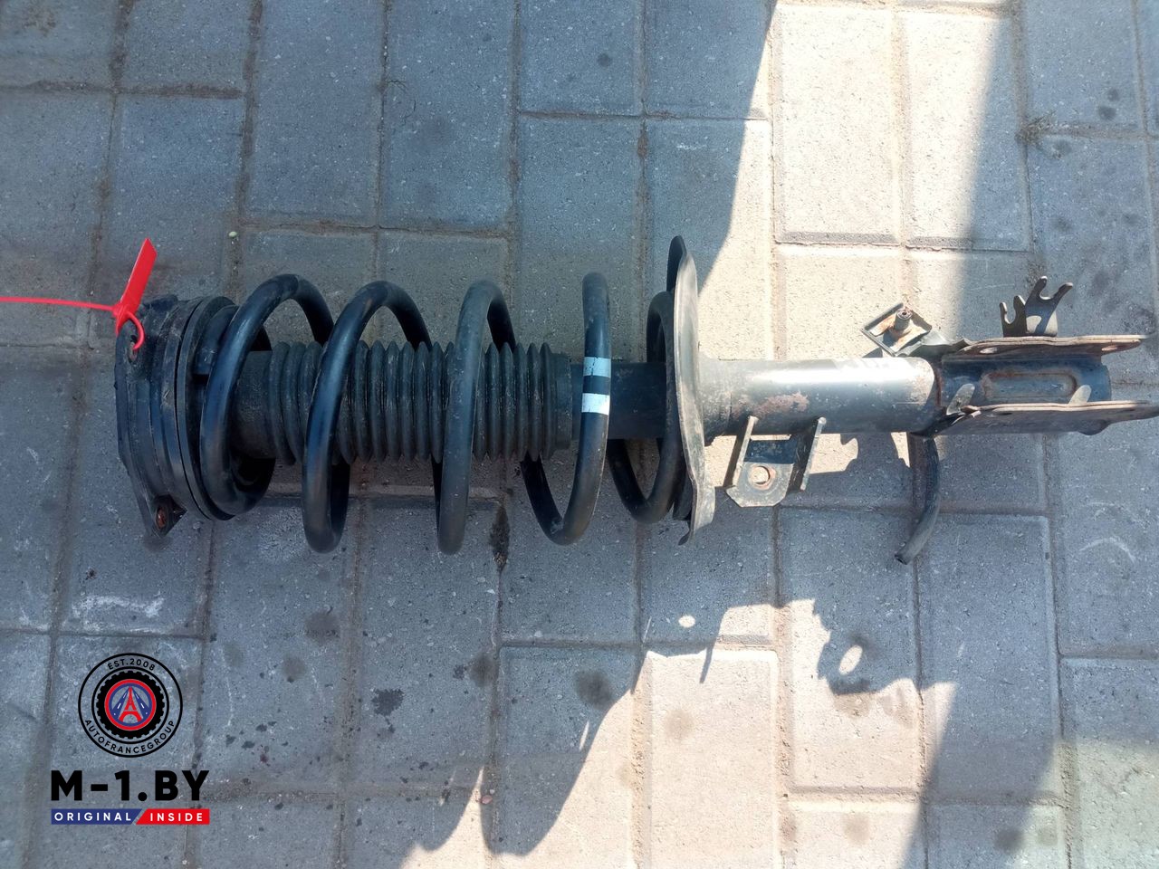 стойка передняя правая Nissan Qashqai 1 поколение (2006 - 2010)