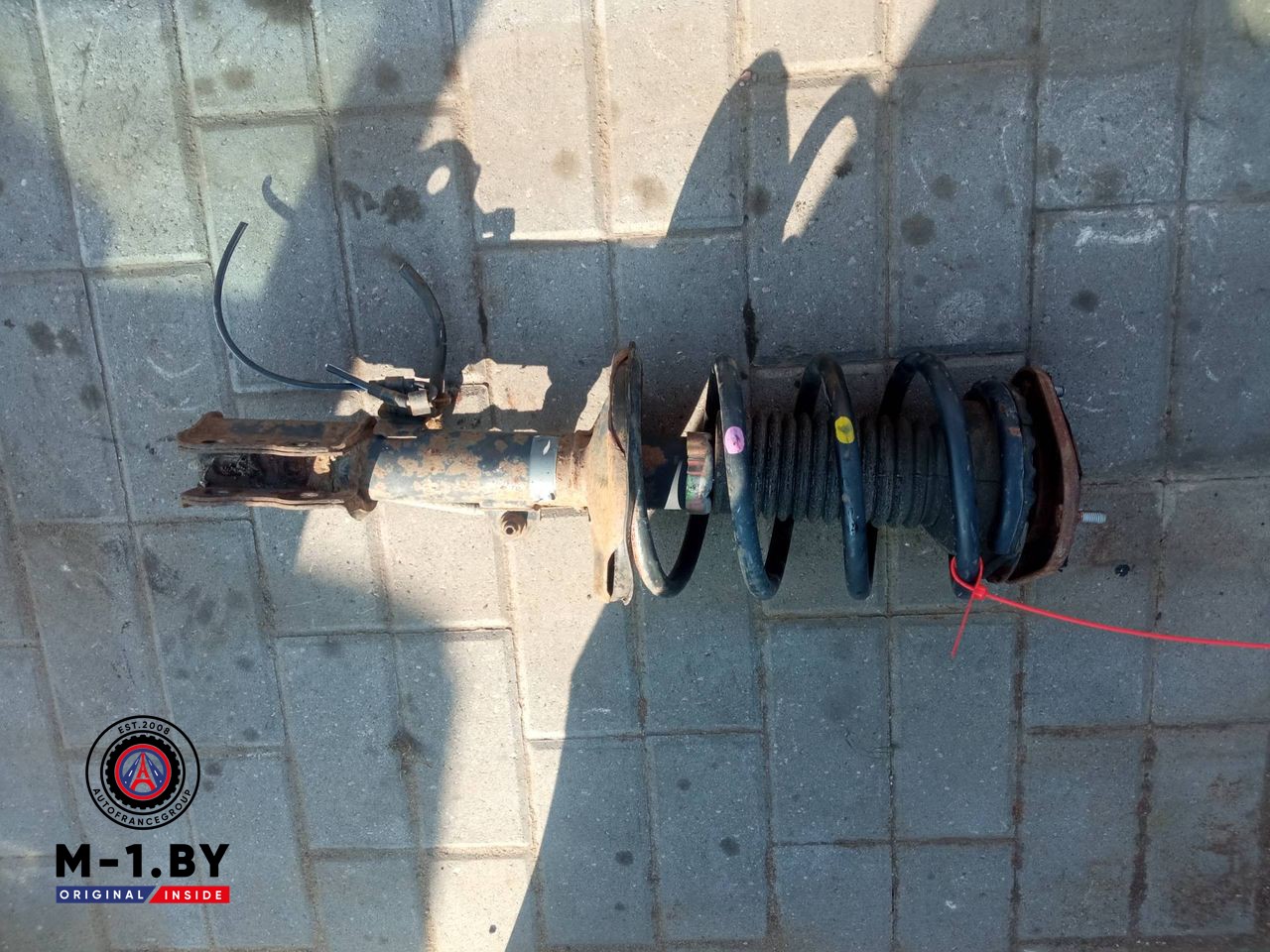 стойка передняя левая Toyota Corolla 9 поколение (E120/E130) (2000 - 2004), 2.0 л., дизель