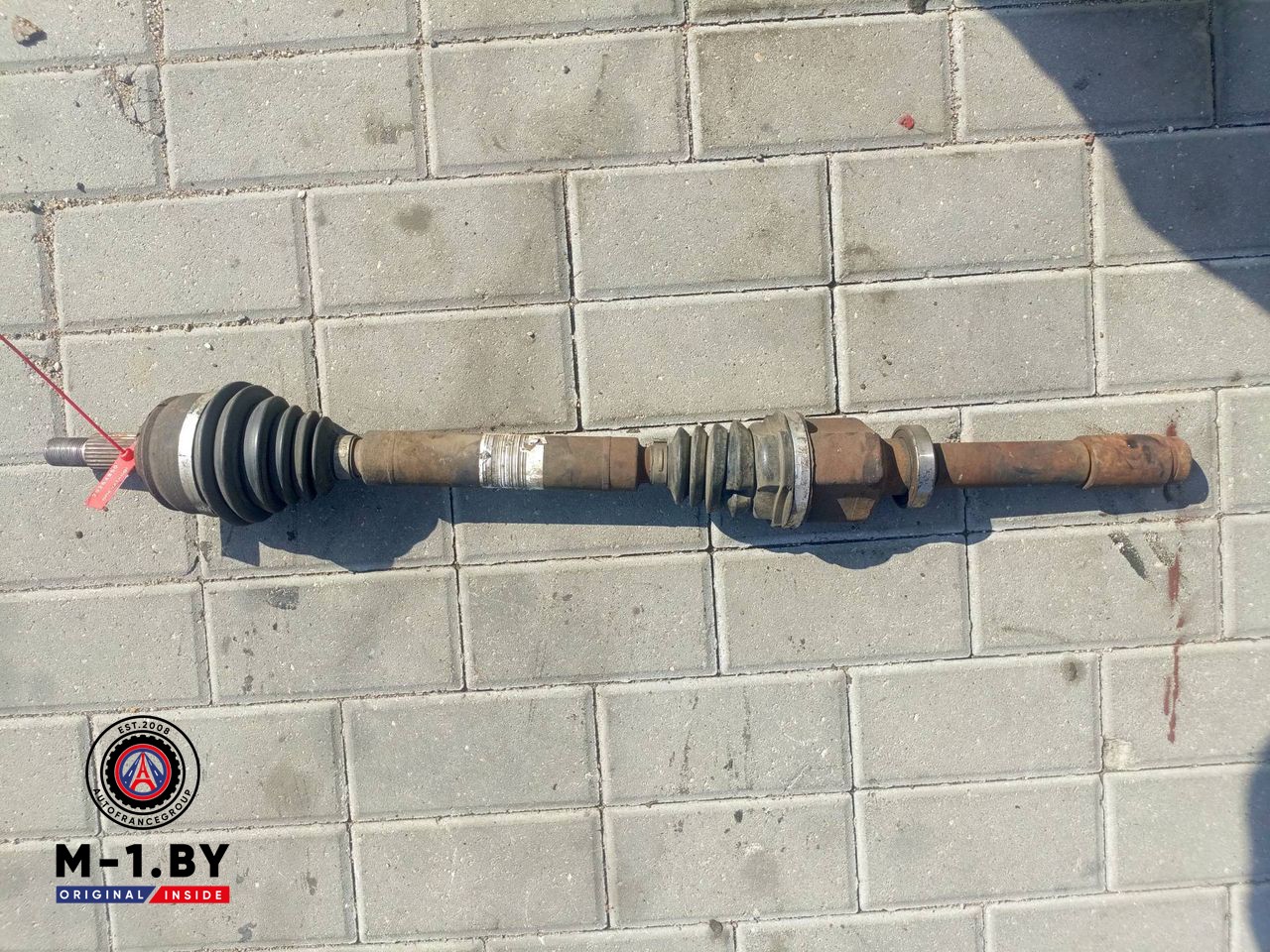 полуось передняя правая (приводной вал, ШРУС) Renault Laguna 2 поколение (2001 - 2005), 1.8 л., бензин, АКПП, 8200387522