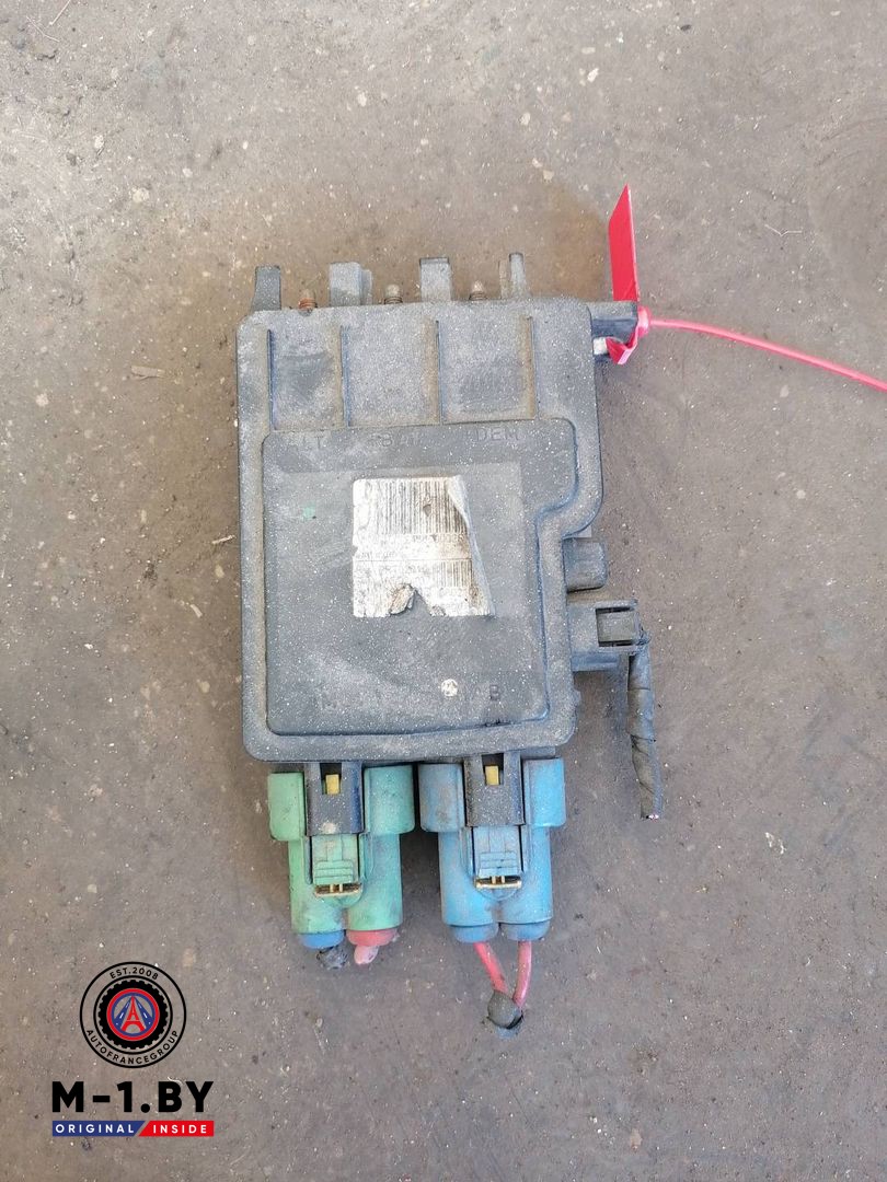 блок предохранителей Renault Laguna 3 поколение (2007 - 2012), 243800002R