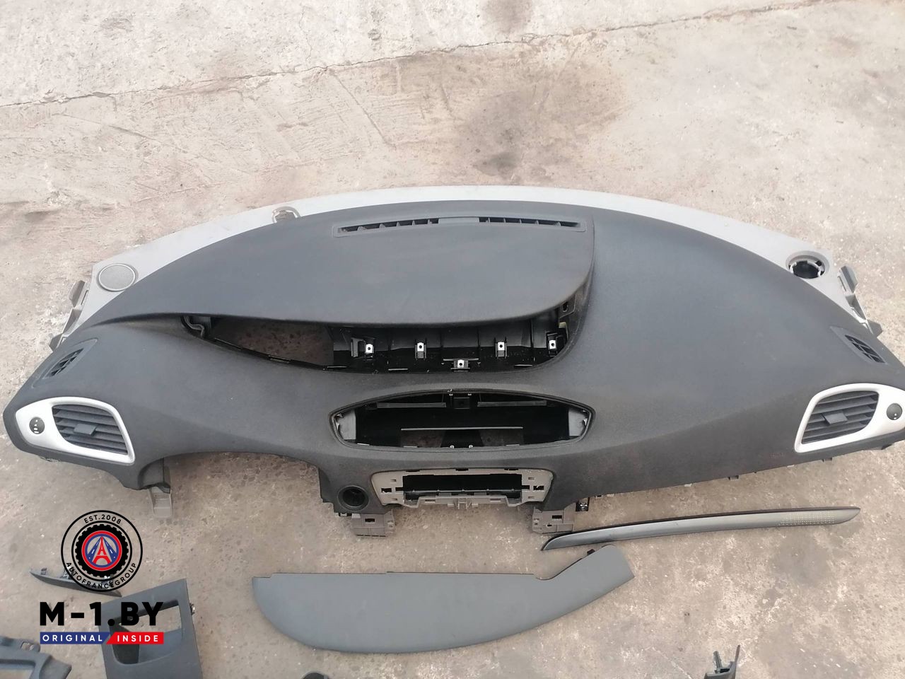 панель передняя салона (торпедо) Renault Scenic 3 поколение (2009 - 2012)