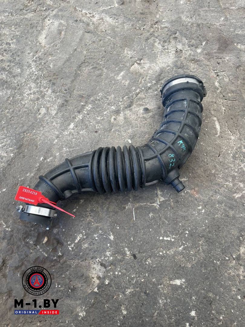 патрубок воздушного фильтра Renault Scenic 3 поколение (2009 - 2012), 1.5 л., дизель, 8200750731