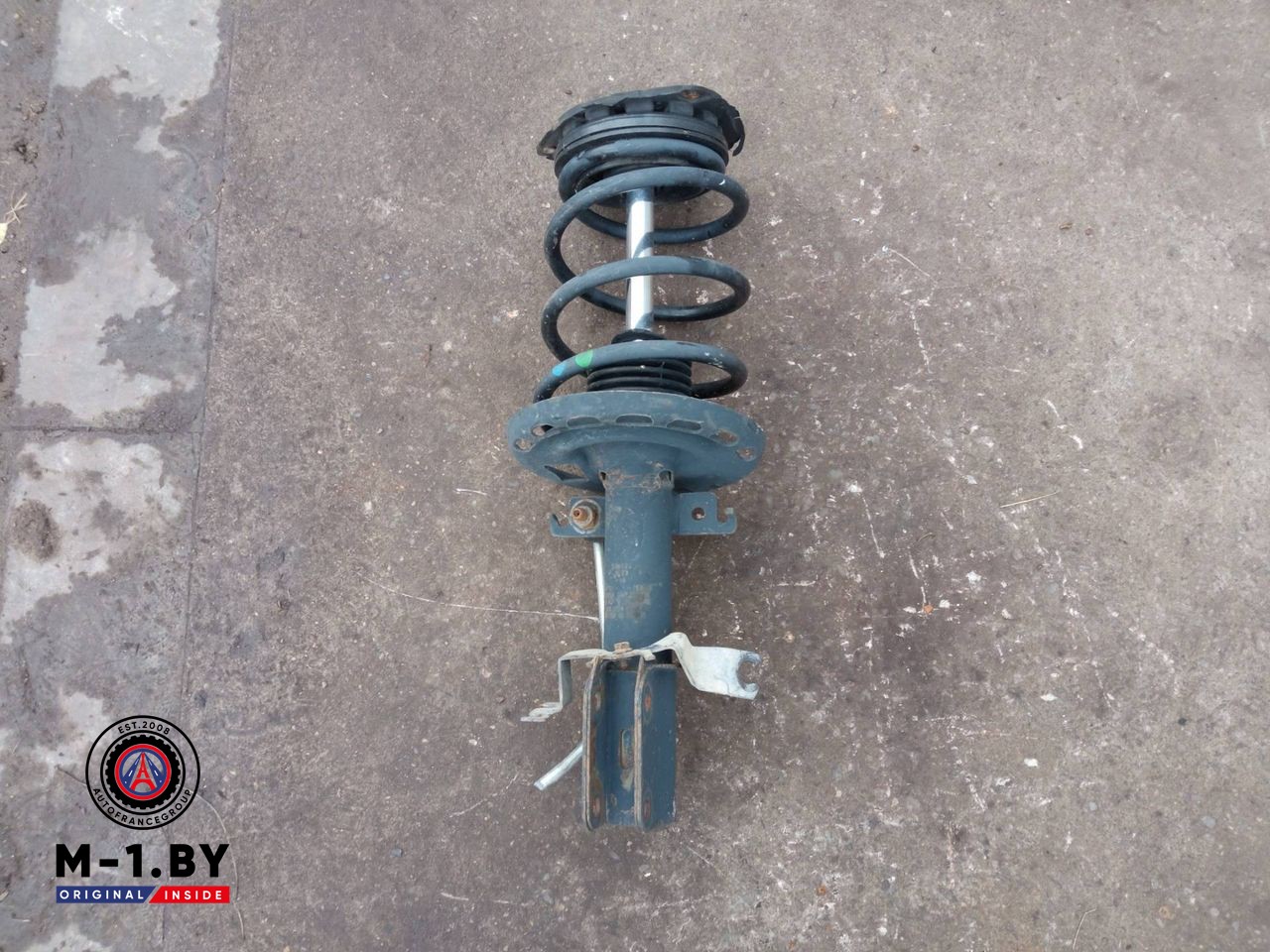 стойка передняя правая Renault Megane 3 поколение (2008 - 2014), 540340002R
