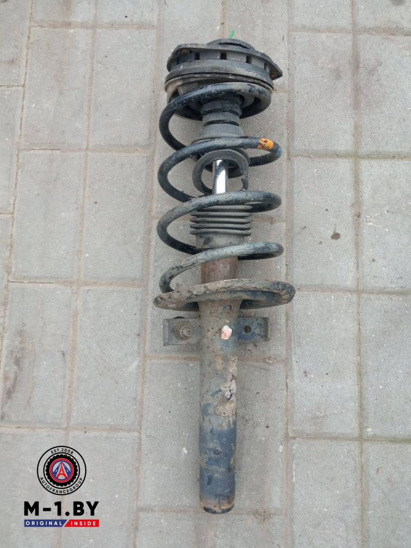 стойка передняя правая Renault Megane 2 поколение (2002 - 2006)