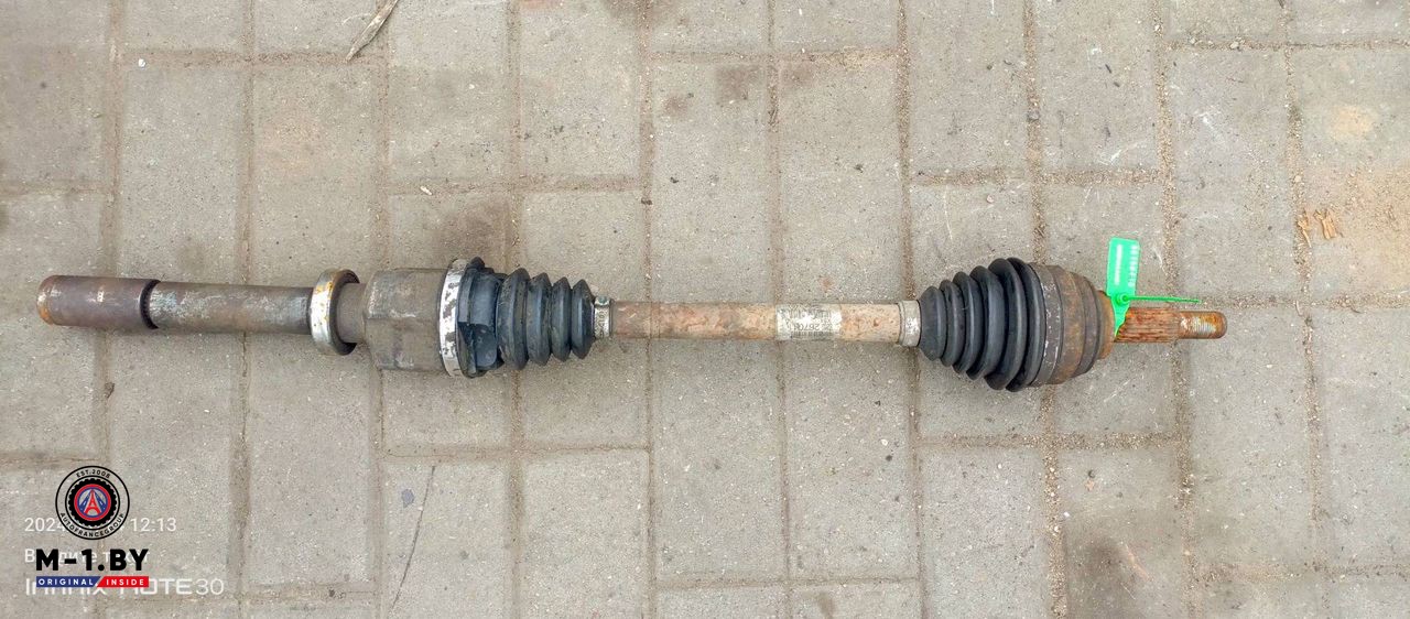 полуось передняя правая (приводной вал, ШРУС) Renault Megane 2 поколение [рестайлинг] (2006 - 2012), 1.6 л., бензин, 8200267041