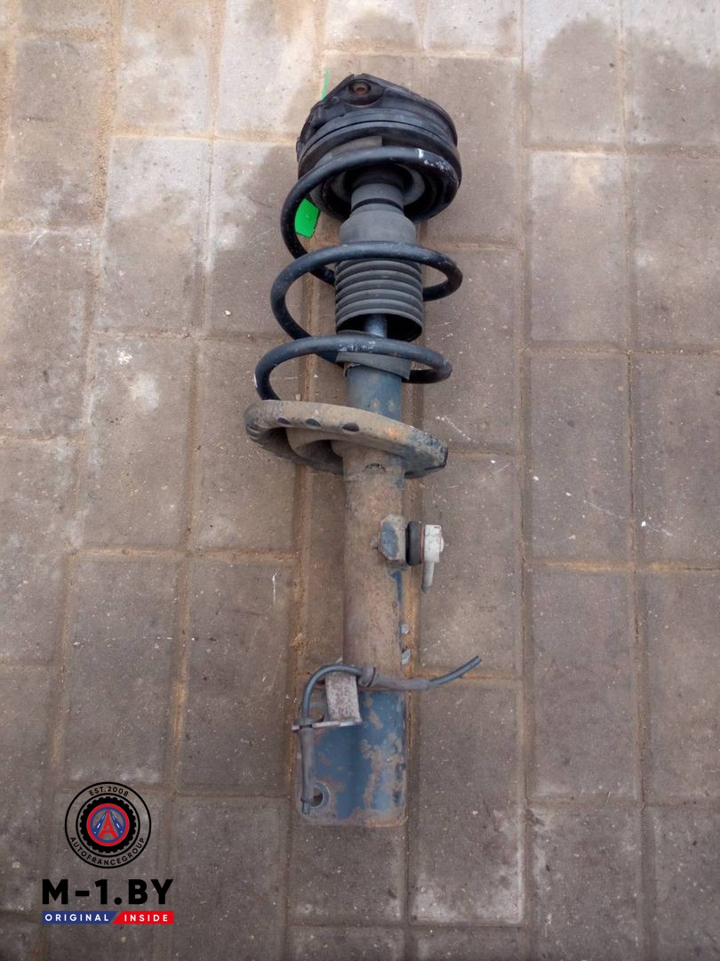 стойка передняя левая Renault Clio 3 поколение (2005 - 2009), 8200504291