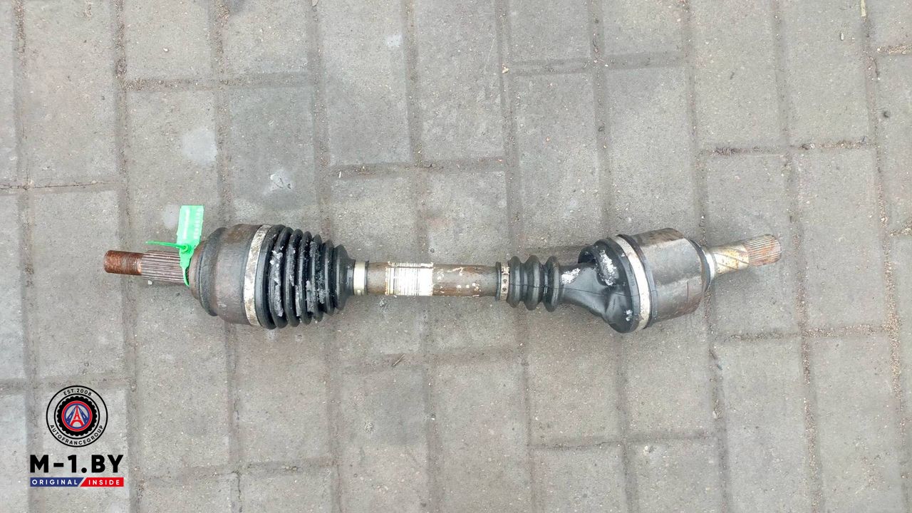 полуось передняя левая (приводной вал, ШРУС) Renault Scenic 2 поколение (2003 - 2006), 2.0 л., дизель, 8200383707