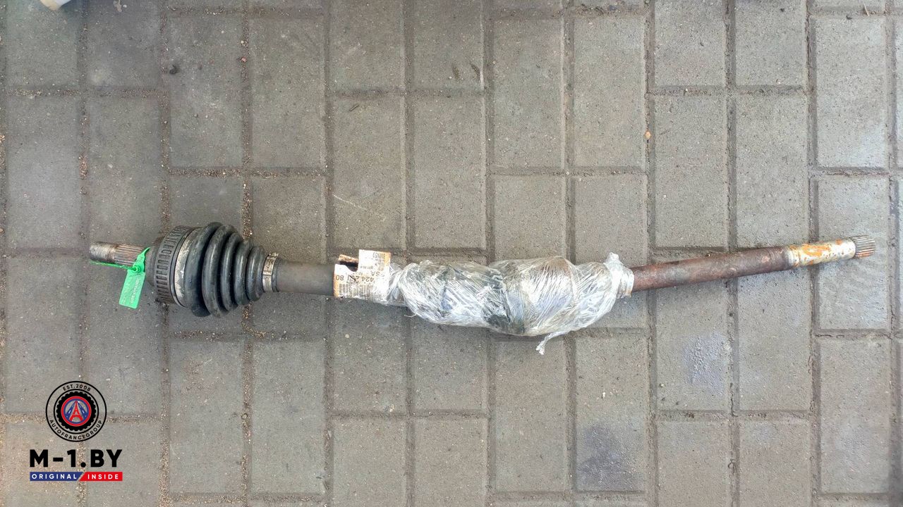 полуось передняя правая (приводной вал, ШРУС) Citroen Xsara Picasso 1 поколение (1999 - 2004), 1.8 л., бензин