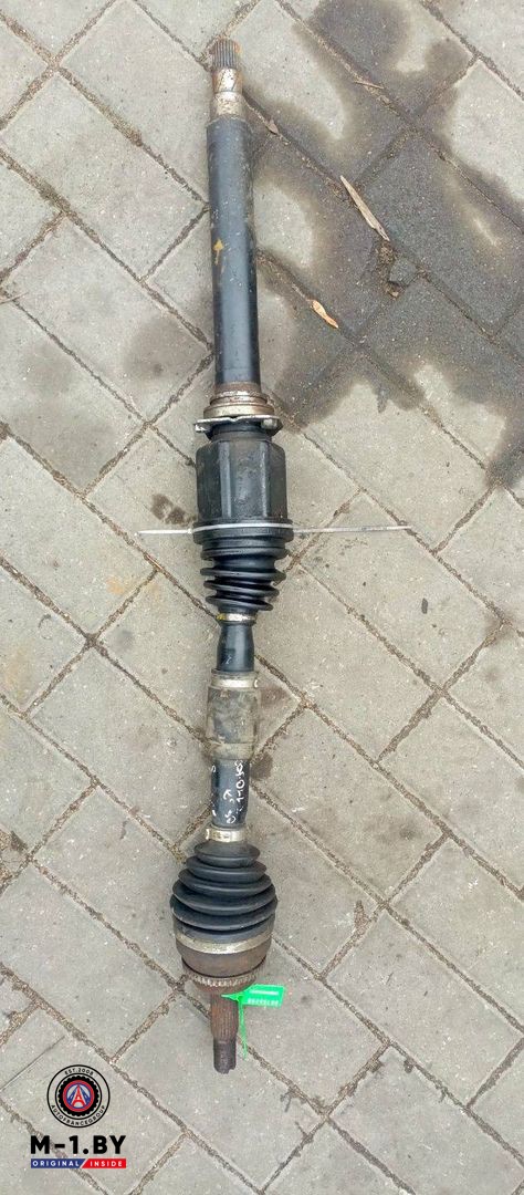 полуось передняя правая (приводной вал, ШРУС) Toyota Corolla Verso 2 поколение AR10 (2004 - 2007), 2.0 л., дизель, D4D