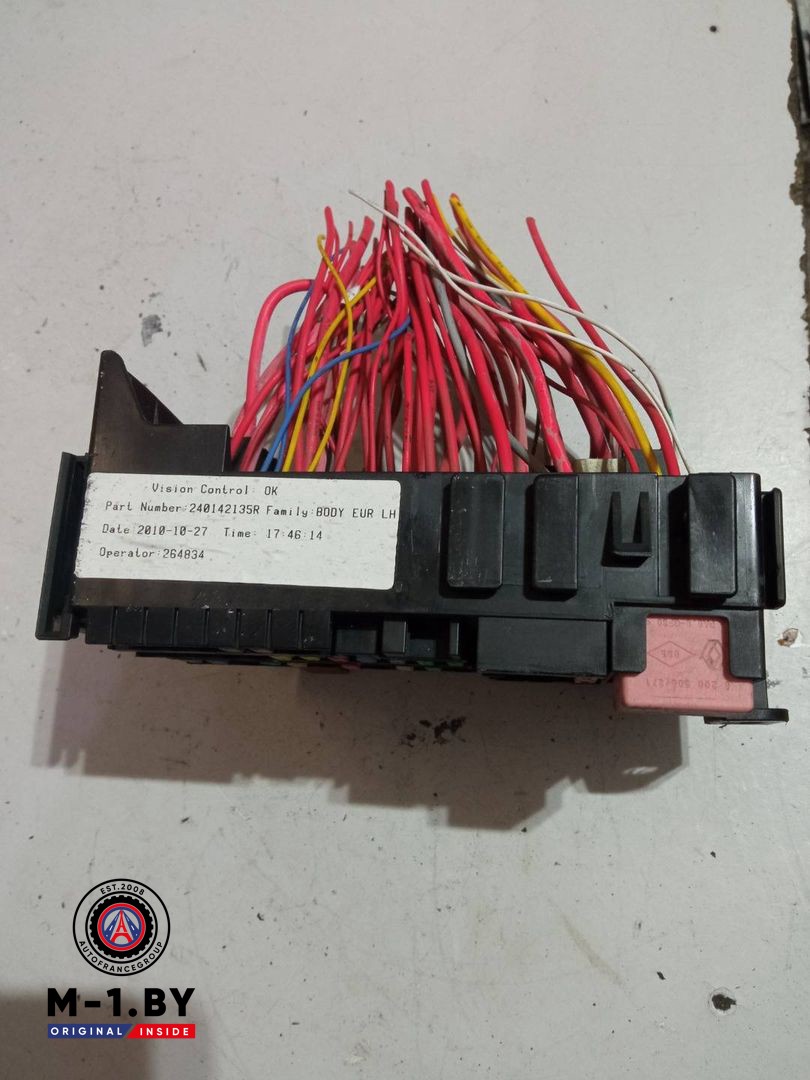 блок предохранителей Renault Latitude 1 поколение (2010 - 2014), 240142135R
