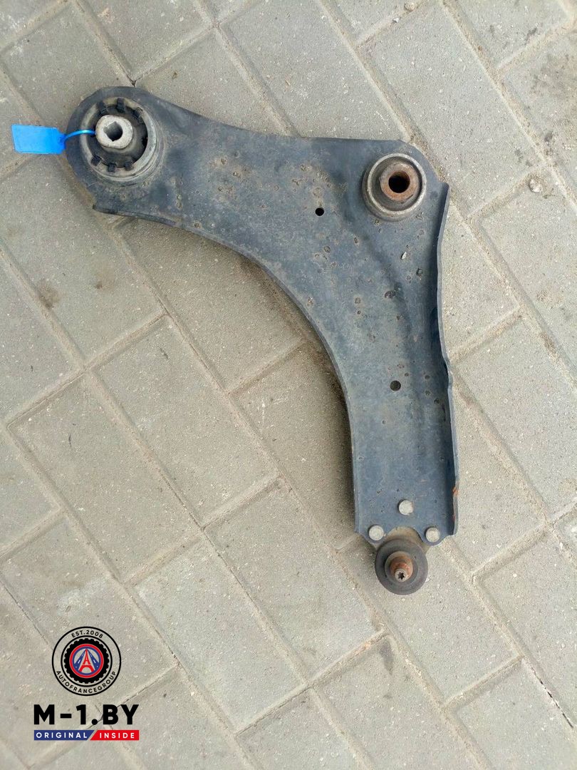 рычаг передний правый Renault Scenic 3 поколение (2009 - 2012)