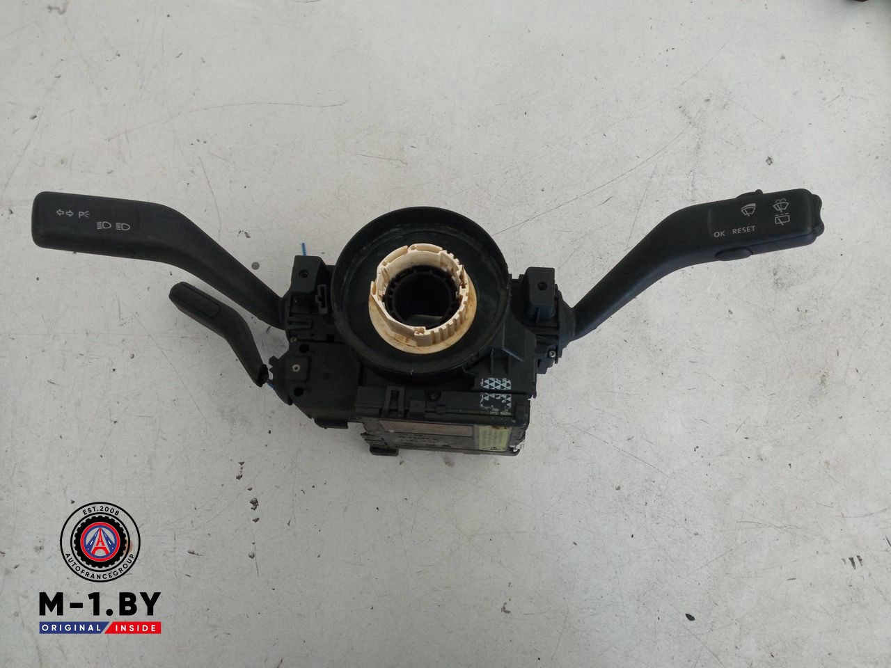 переключатель подрулевой (стрекоза) Volkswagen Passat B6 (2005 - 2010), 05113810