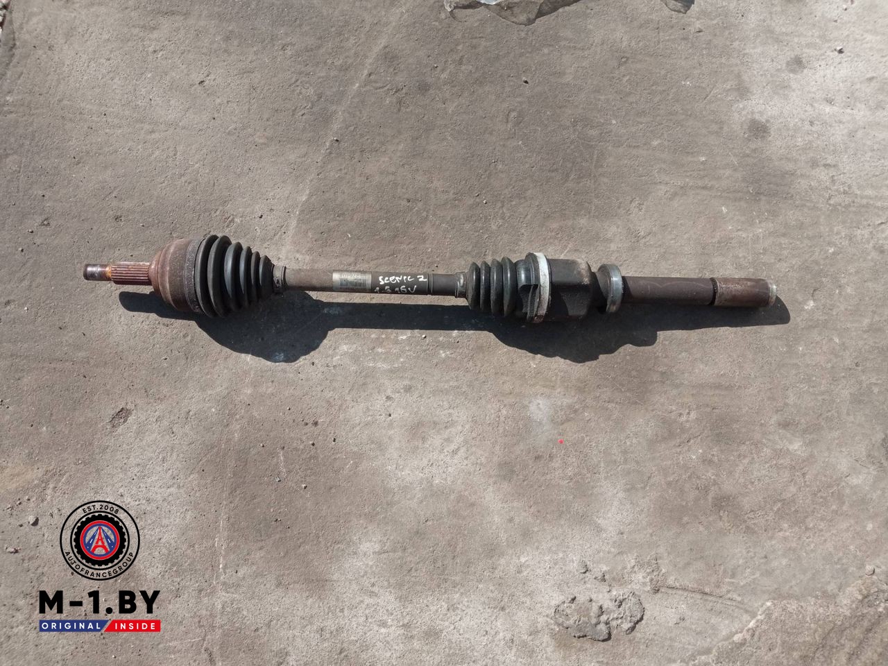 полуось передняя правая (приводной вал, ШРУС) Renault Scenic 2 поколение (2003 - 2006), 1.6 л., бензин, 8200276404