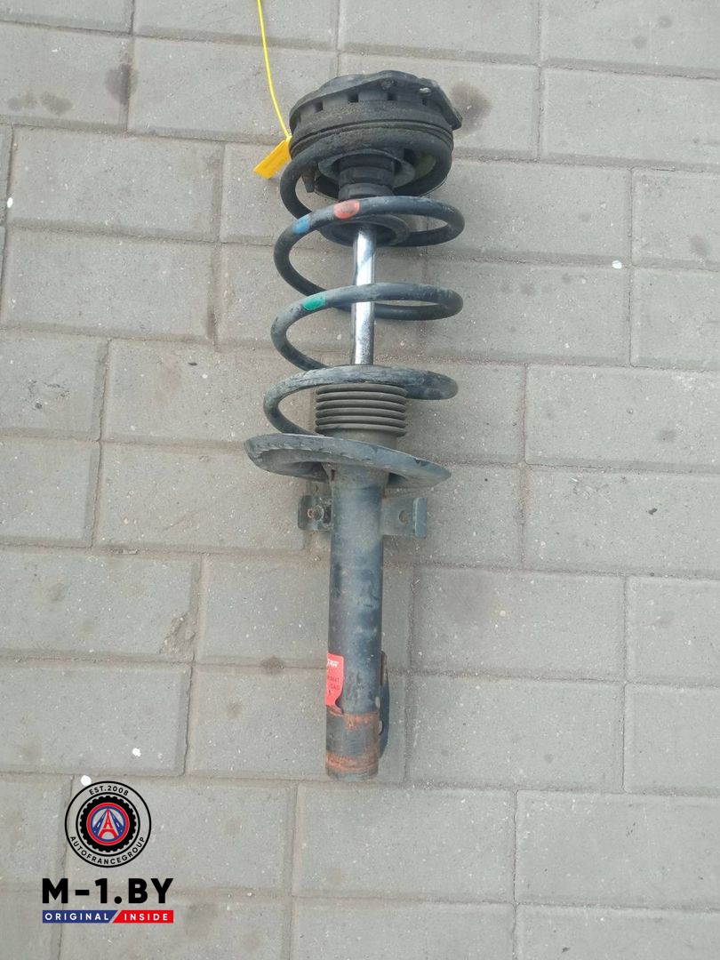 стойка передняя правая Renault Megane 2 поколение (2002 - 2006), 1.5 л., дизель