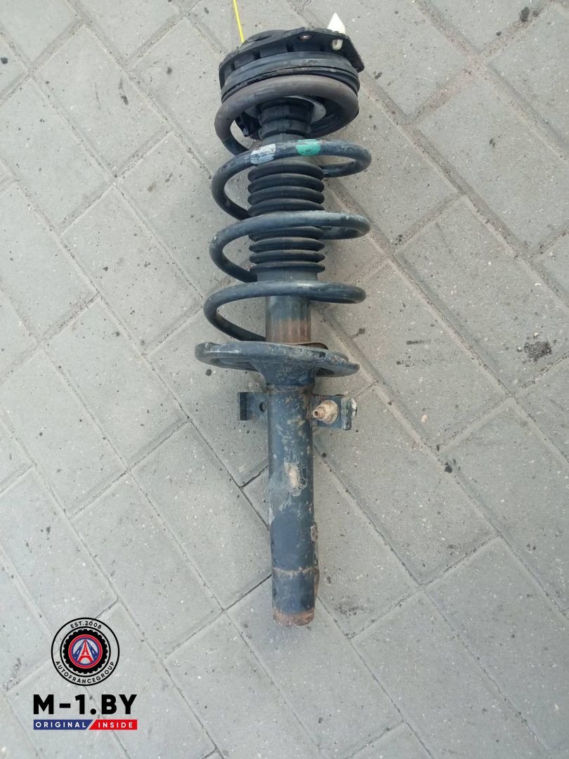 стойка передняя левая Renault Scenic 2 поколение (2003 - 2006)