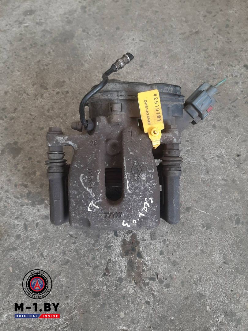 суппорт задний левый Renault Scenic 3 поколение (2009 - 2012)