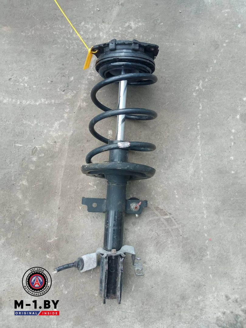 стойка передняя левая Renault Clio 3 поколение (2005 - 2009), 8200183567