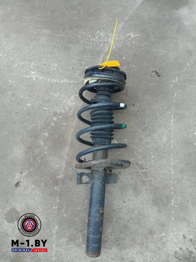 стойка передняя правая Renault Megane 2 поколение (2002 - 2006), 1.5 л., дизель, 8200222463