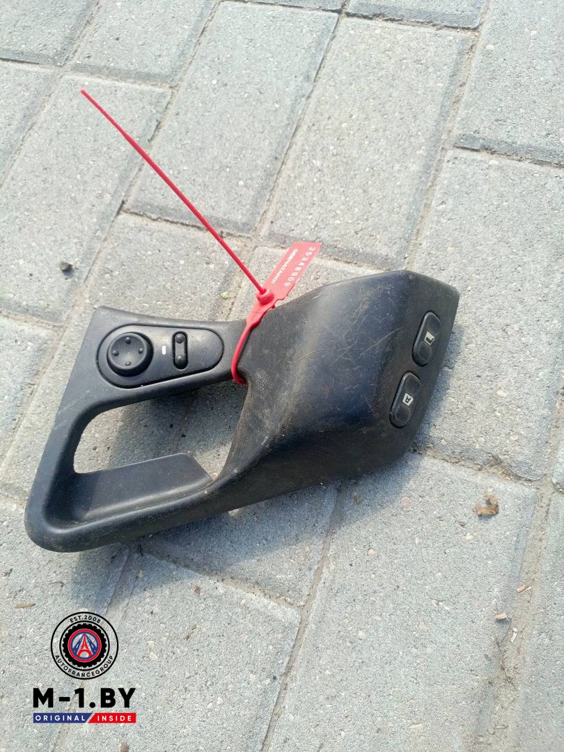 блок управления стеклоподъемниками Citroen Xantia 1 поколение (1992 - 1998), 9613057277