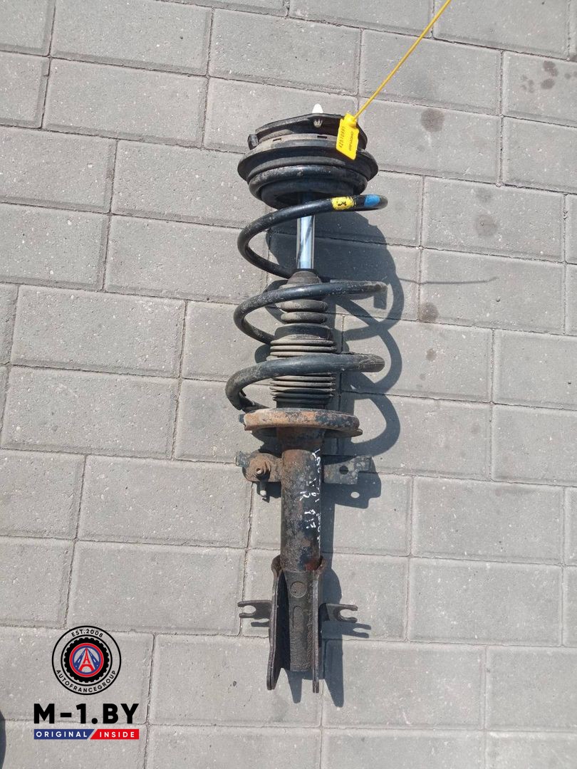 стойка передняя правая Renault Laguna 2 поколение (2001 - 2005), 1.8 л., бензин, 8200002876