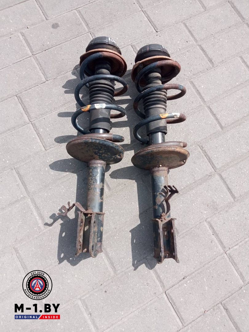 стойка передняя правая Renault Logan 1 поколение (2004 - 2009), 1.6 л., бензин