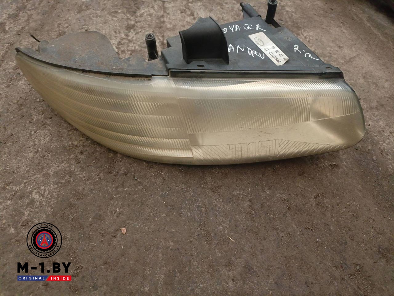 фара правая Chrysler Voyager 3 поколение (1995 - 2001), 04576312