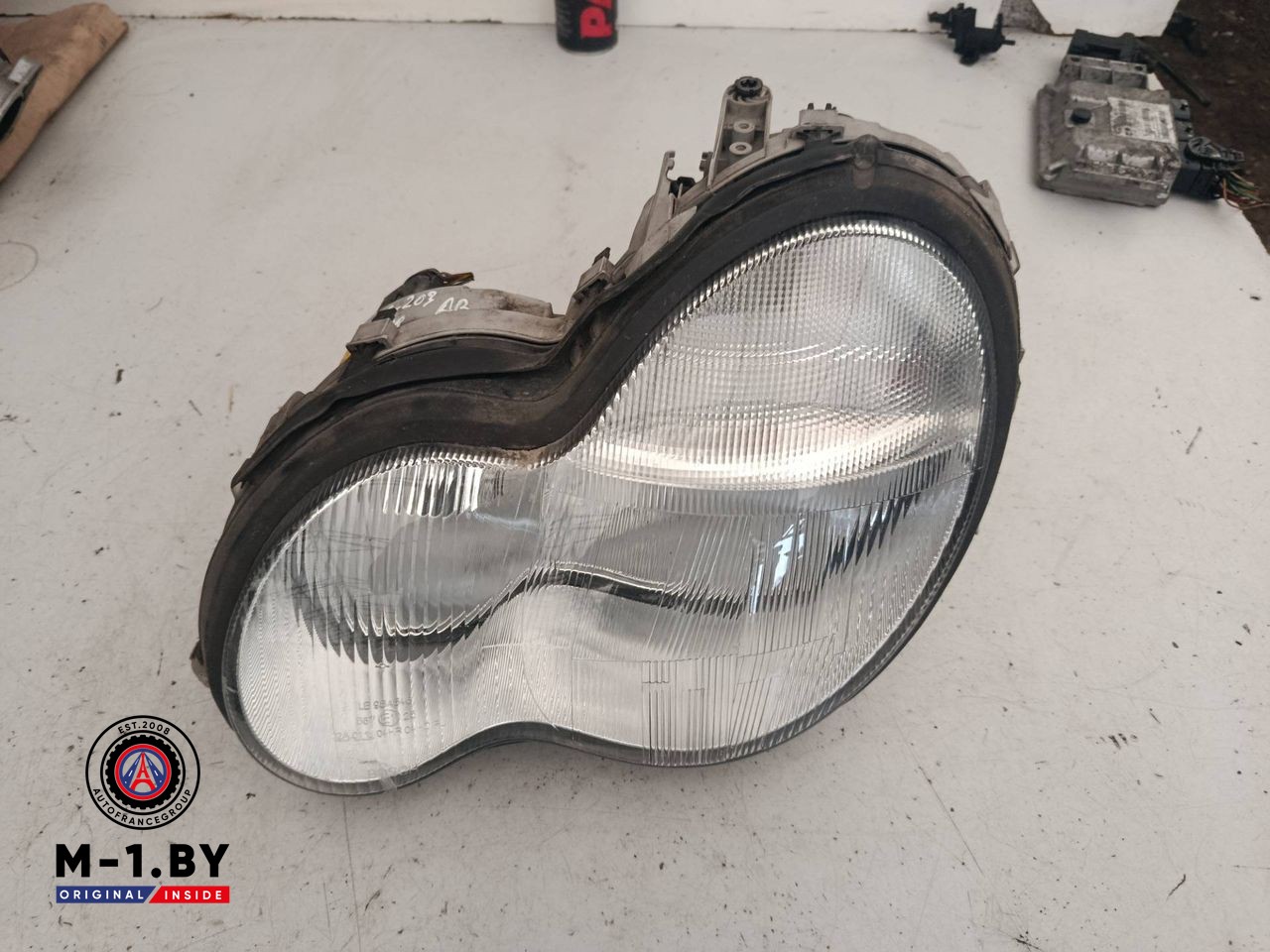 фара левая Mercedes-Benz C-Класс W203/S203/CL203 2003, 2038200161