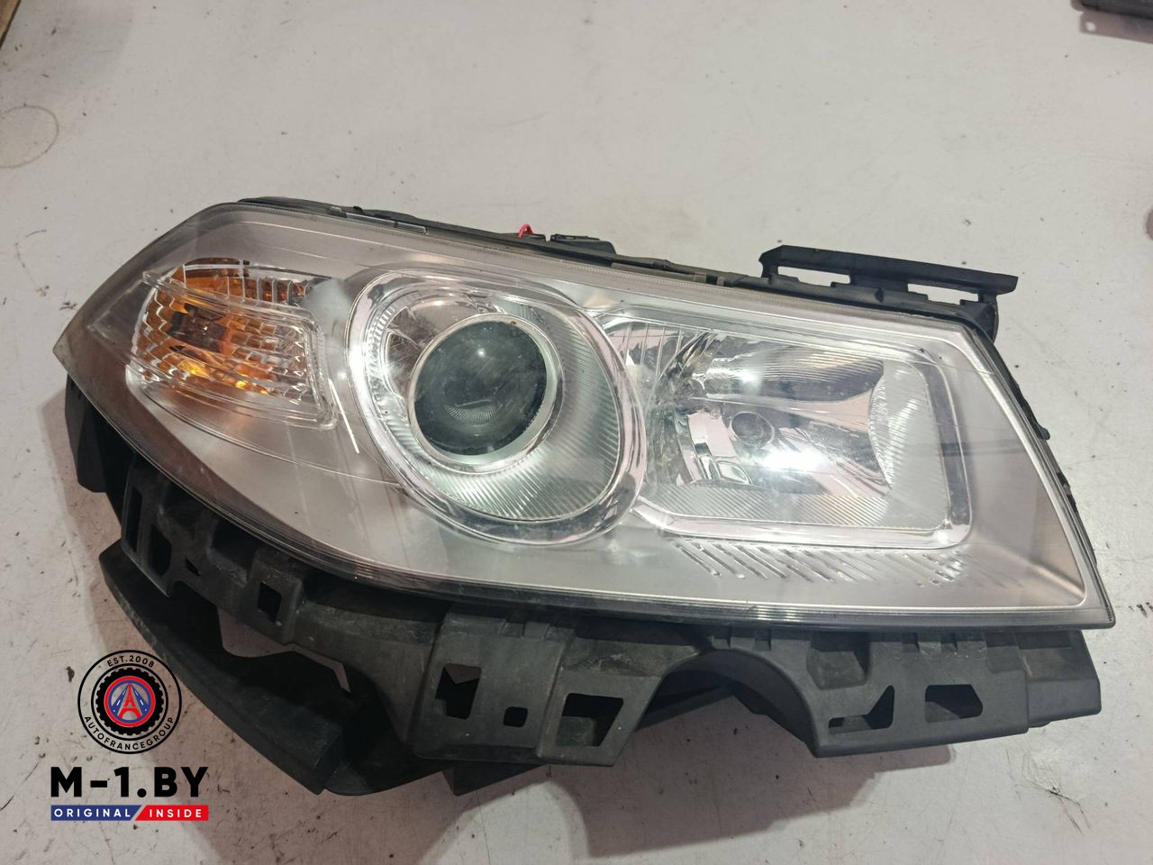 фара правая Renault Megane 2 поколение [рестайлинг] (2006 - 2012), 260103726R