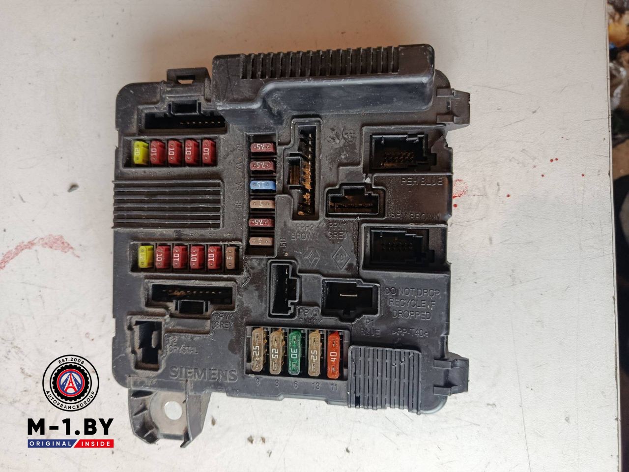 блок предохранителей Renault Scenic 2 поколение 2004, 8200306033A
