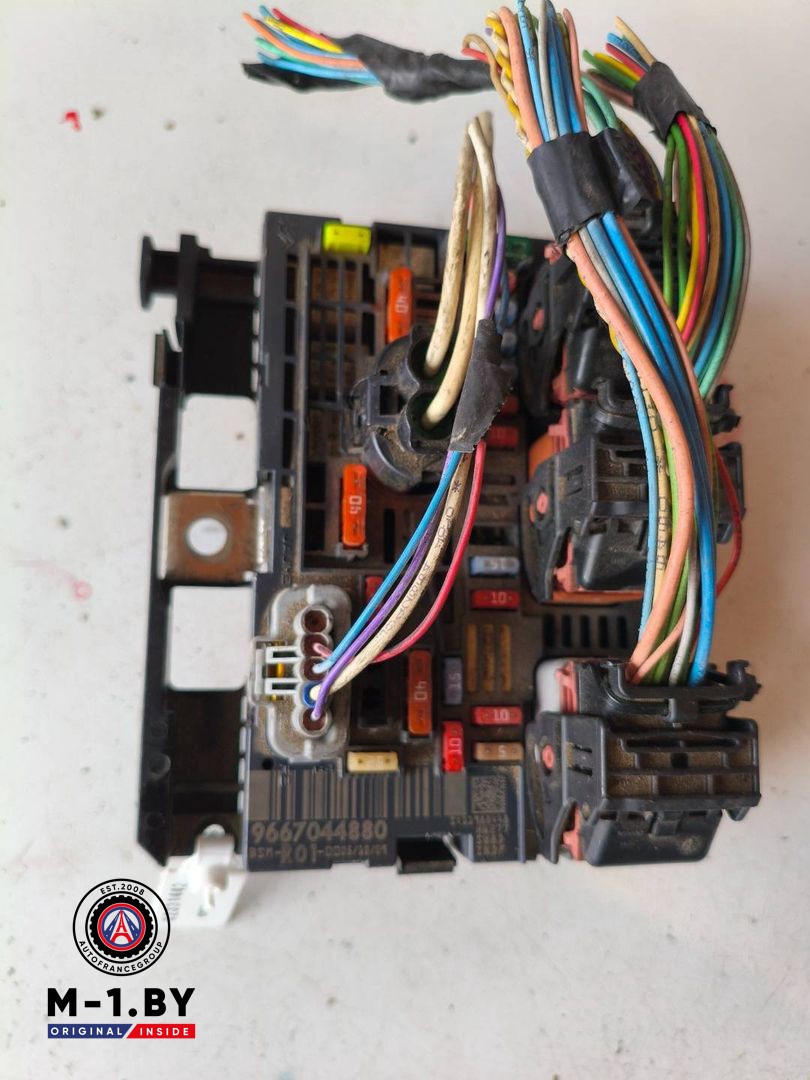блок предохранителей Citroen C4 1 поколение (2004 - 2008), BSMR01, 9667044880