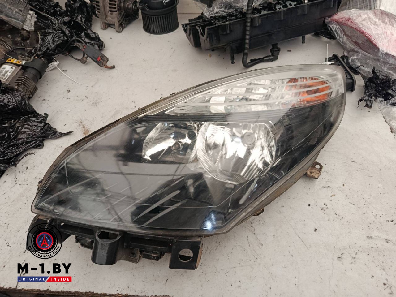 фара левая Renault Scenic 3 поколение (2009 - 2012)