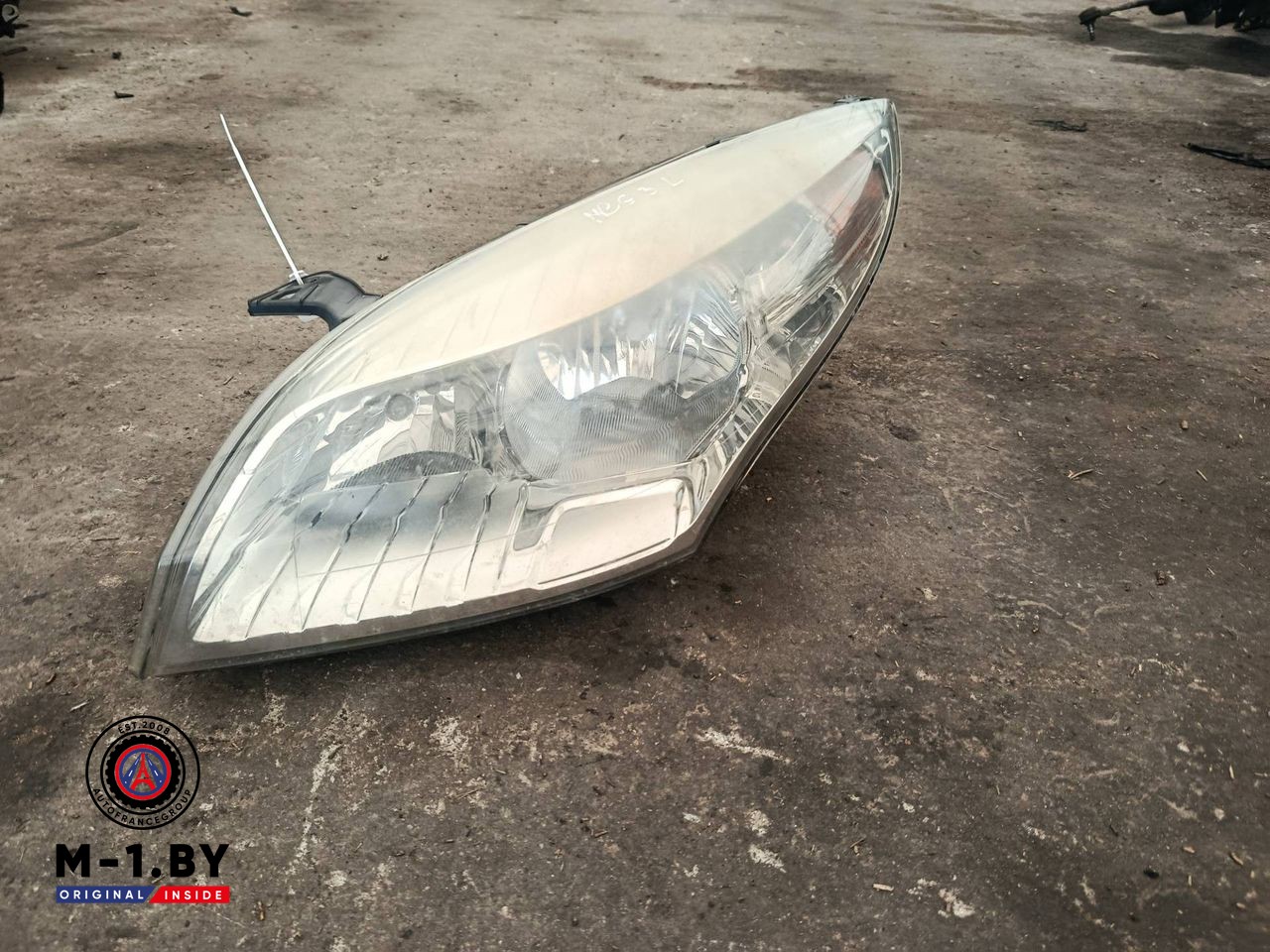 фара левая Renault Megane 3 поколение 2011, 260600017R