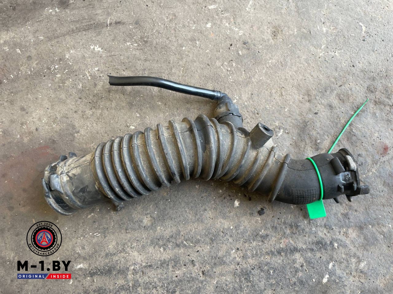 патрубок воздушного фильтра Renault Scenic 3 поколение (2009 - 2012), 1.4 л., бензин, 165750001R