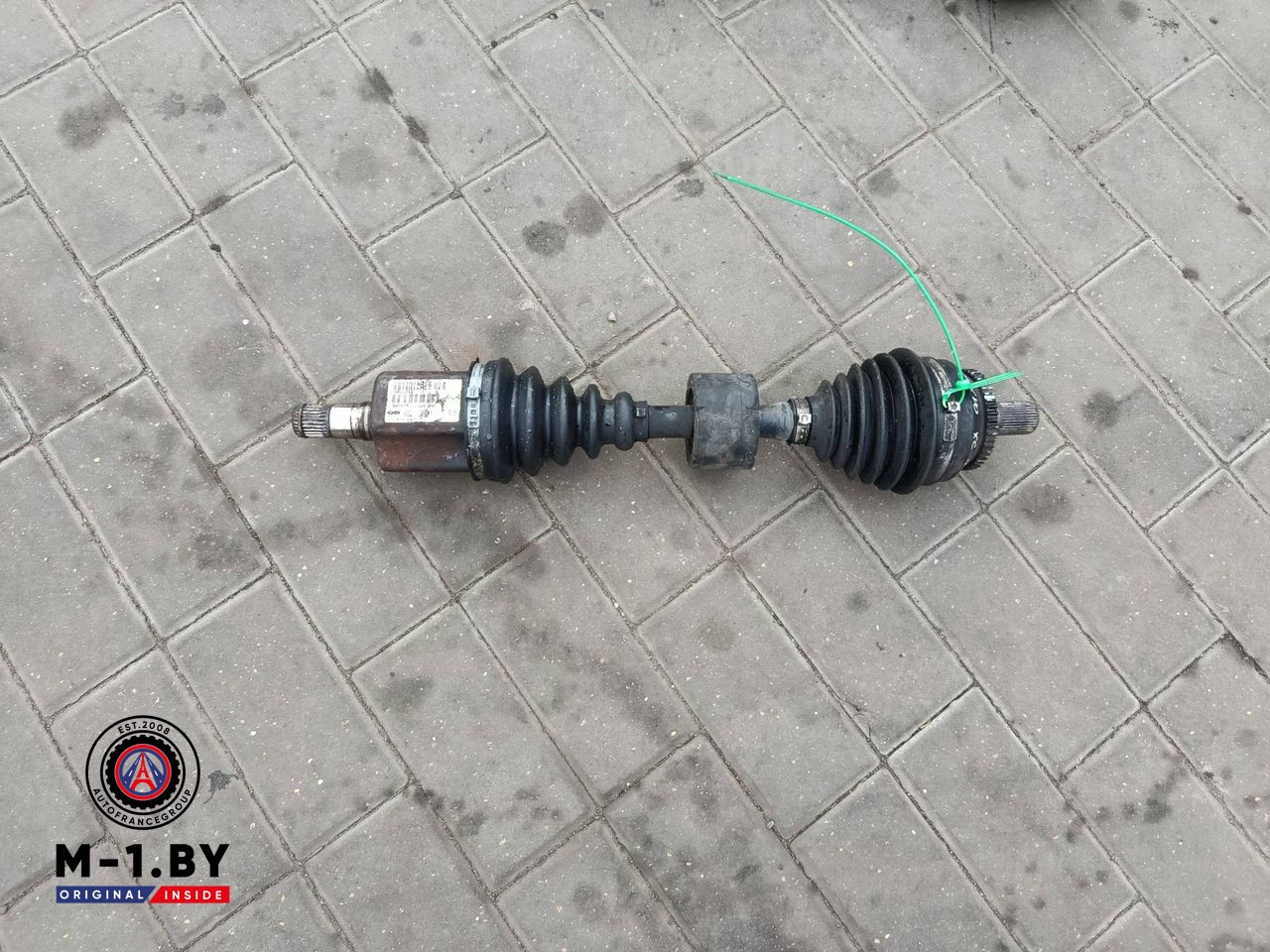 полуось передняя левая (приводной вал, ШРУС) Volvo XC70 2 поколение (2000 - 2005), P8689219