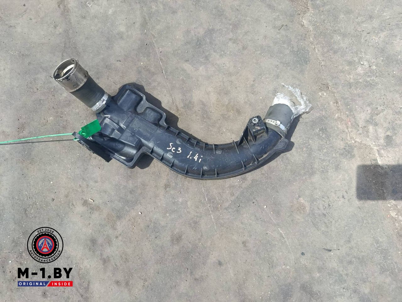 патрубок воздушного фильтра Renault Scenic 3 поколение (2009 - 2012), 1.4 л., бензин, 8200860017