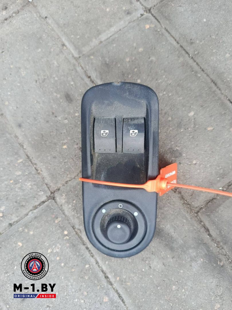 блок управления стеклоподъемниками Renault Master 2 поколение (1998 - 2003), 8200206602