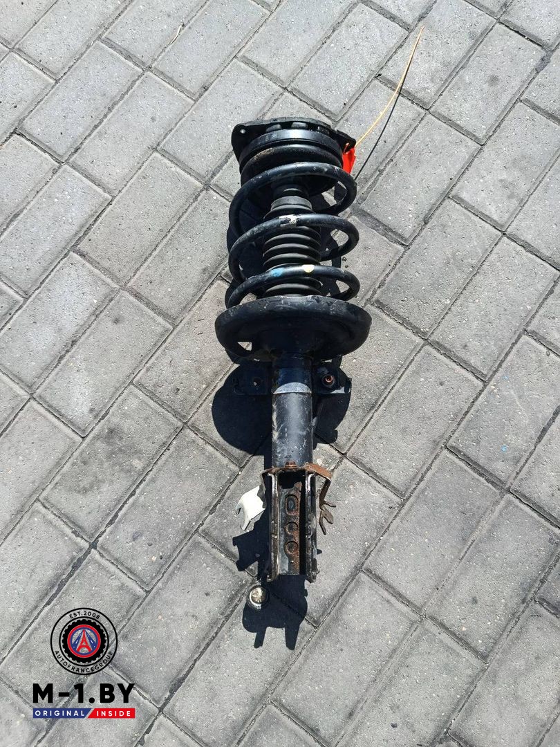 стойка передняя левая Renault Megane 3 поколение (2008 - 2014), 1.9 л., дизель